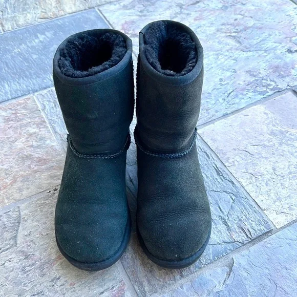 UGG girl classic